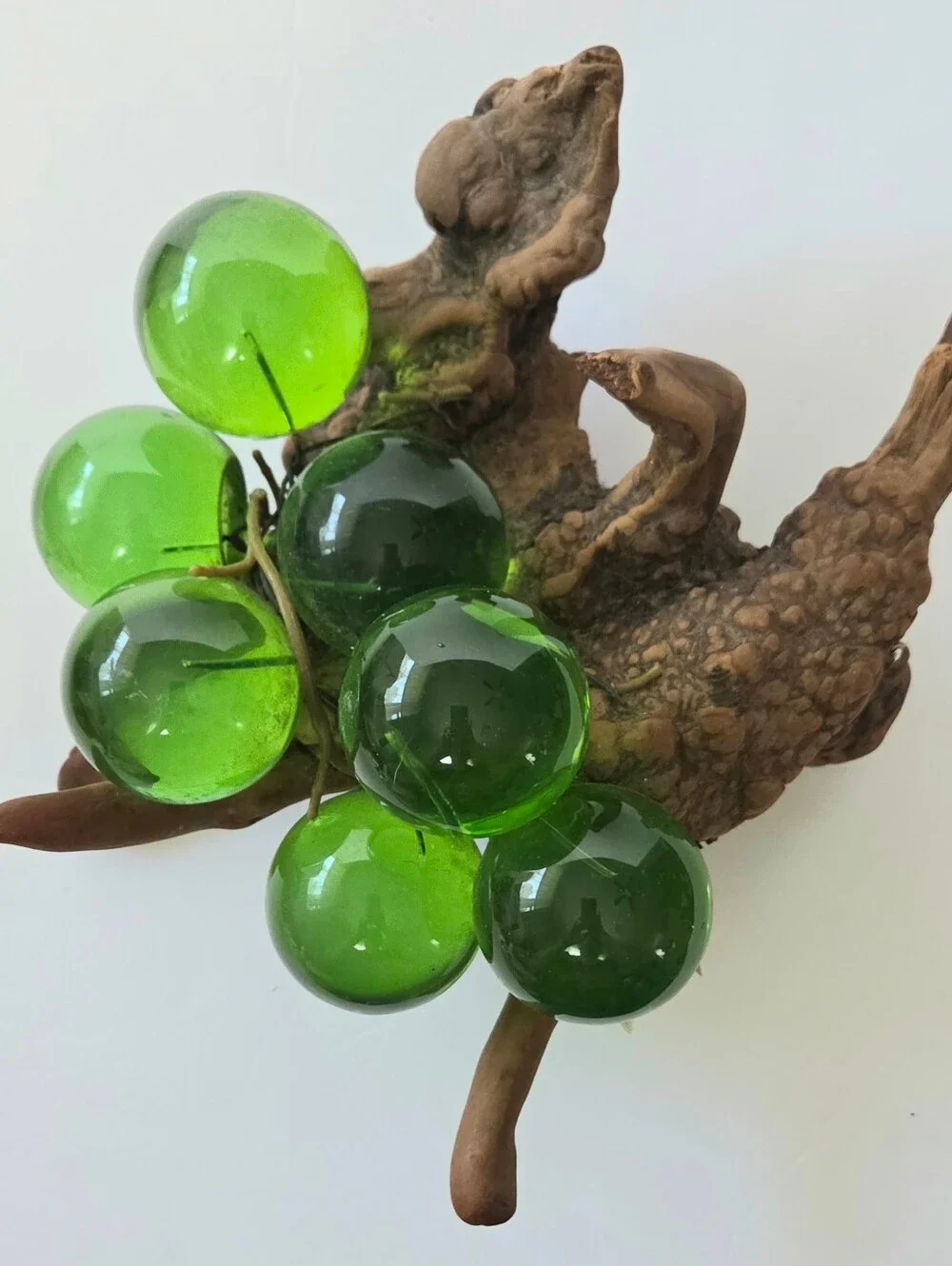 VINTAGE GREEN LUCITE GRAPE CLUSTER ON BURL WOOD MID CENTURY MODERN DECOR